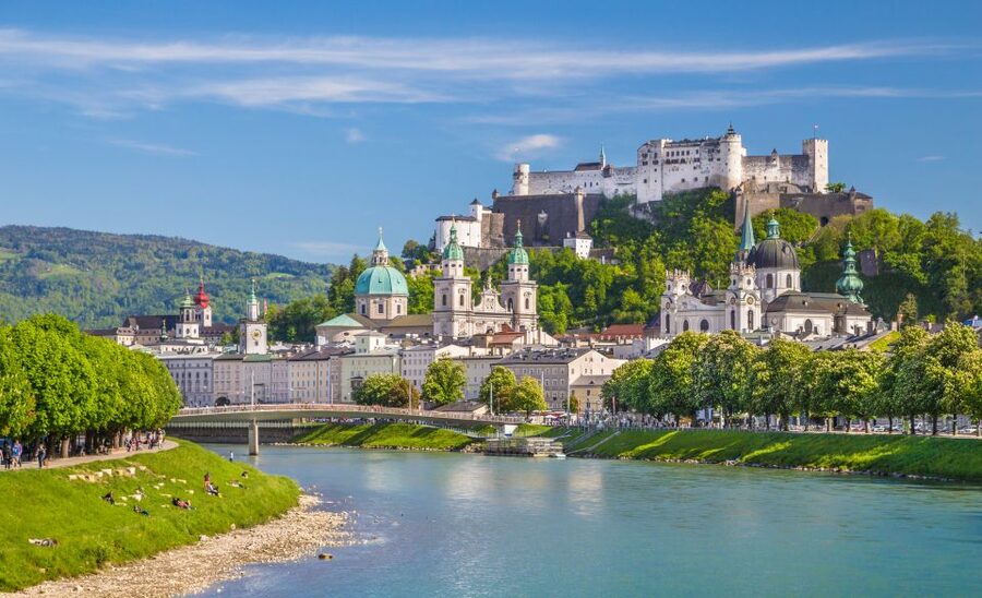 Salzburg: Private City Highlight Tour with a Guide - Starting at Mozartplatz and finding your guide