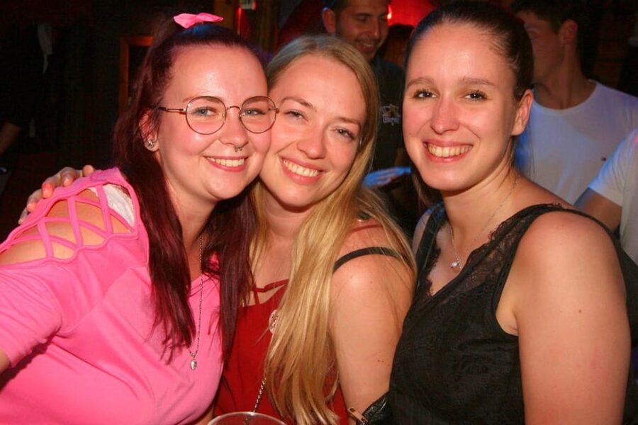 Salzburg: Pubcrawl Tour through best Bars and Clubs in Town - What the guide adds to the night