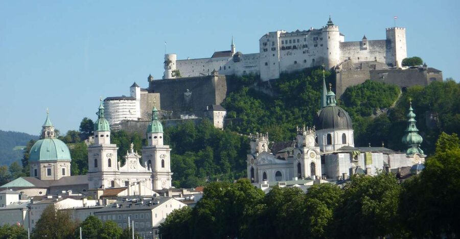 Salzburg “Sound of Music” Private Driver-Guided Tour - Mirabell Gardens and the Do-Re-Mi scenes