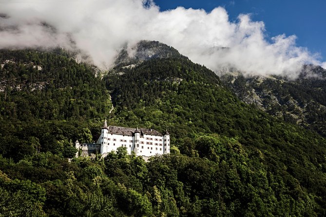 Schloss Tratzberg – Hörspielführung - Reaching the castle from the valley
