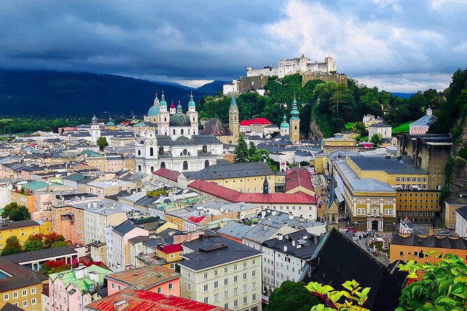 Self-Guided Tour of Salzburg: Stories, Photo Spots & Desserts - Mozart Residence: a short stop with an optional museum
