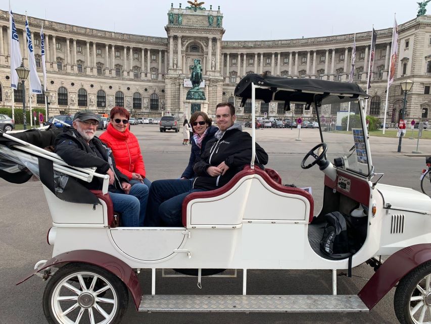 Sightseeing tour in electric vintage car (up to 5 people) - Volksgarten and the Burgtheater