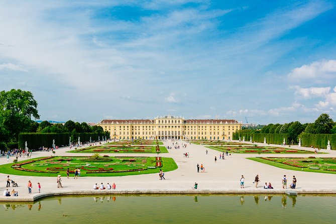 Skip-the-Line Schonbrunn Palace Guided Tour and Vienna Historical City Tour - How the bilingual format changes the value