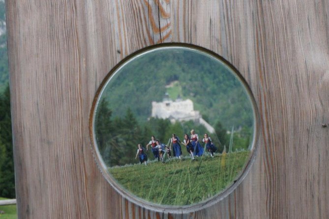 Sound of Music Private Tour including do-re-mi hiking trail - Mondsee’s wedding chapel