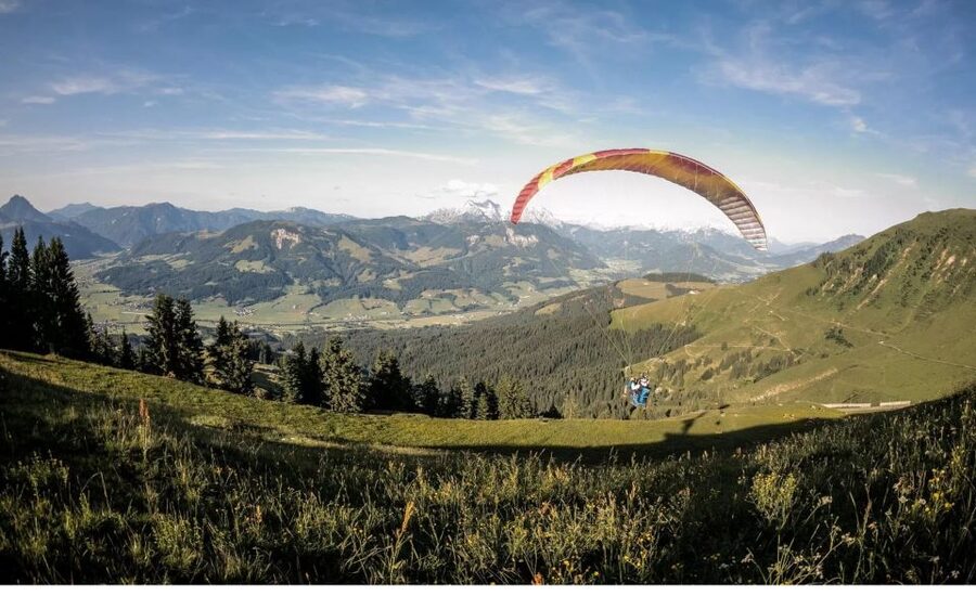 St Johann in Tirol: Tandem Paragliding - Steering the paraglider yourself