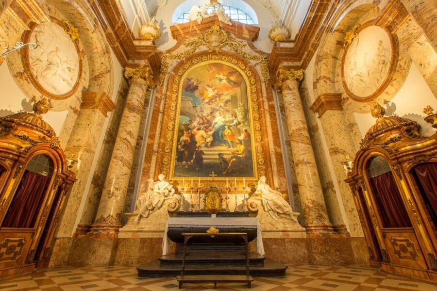 St Stephen's Cathedral, Top Churches of Vienna Old Town Tour - What the private guide adds