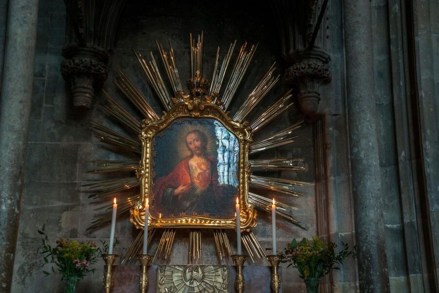 St Stephen's Cathedral Vienna Old Town Walking Tour - What you see inside the cathedral