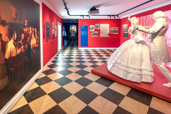 Strauss Exhibition incl. LED Concert Show / Coffee + Strauss Cake - What makes the price fair