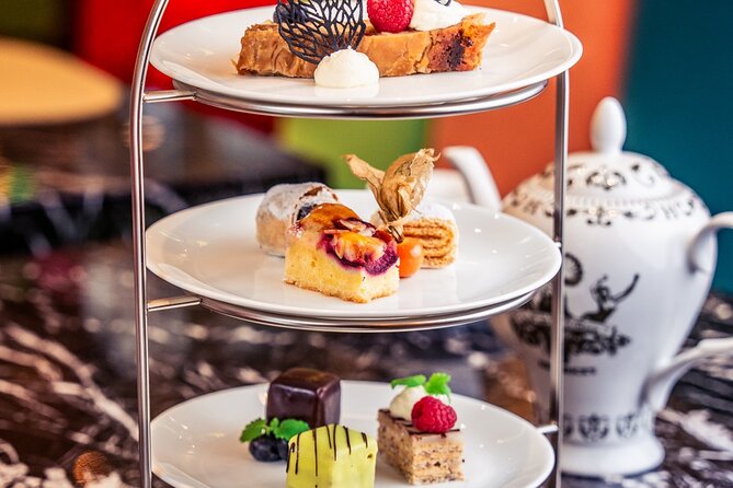 Strauss Exhibition incl. LED Concert Show / Coffee + Strauss Cake - The four Strauss figures behind the music