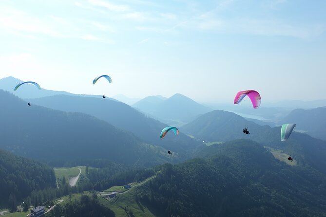 Tandem Paragliding St. Gilgen - Wolfgangsee - Landing Back in St. Gilgen