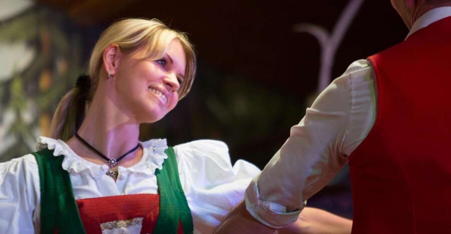 Tyrolean Evenings Family Gundolf in Innsbruck - A cheerful introduction to Tyrolean culture