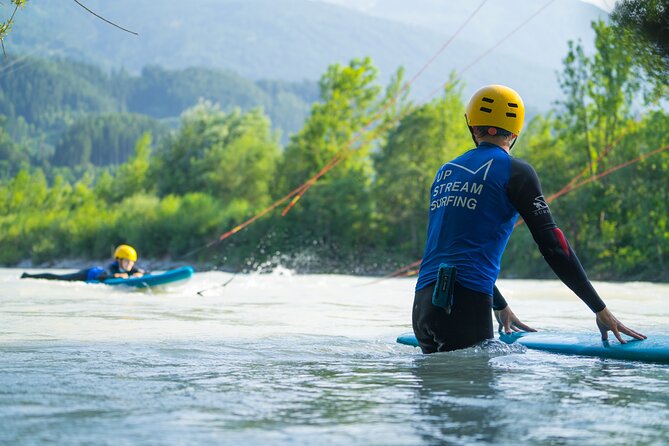 UP STREAM SURFING - The new way of surfing a river - The coaching style and beginner experience