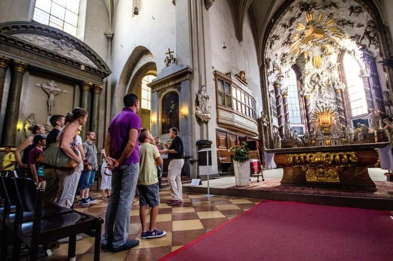 Vienna: 2 Hours Sightseeing Walking Tour - Josefplatz and the quieter details