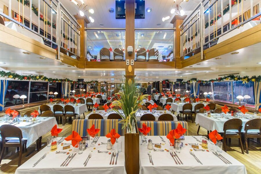 Vienna: 3.5-Hour Danube 70s, 80s, 90s Party Cruise w/ Dinner - Who Will Enjoy This Most