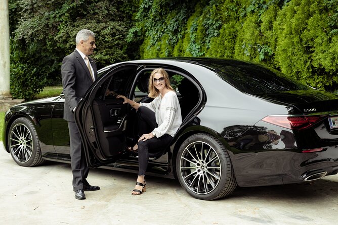 Vienna Airport Transfers From Vienna City With Private Driver - Communication and driver service