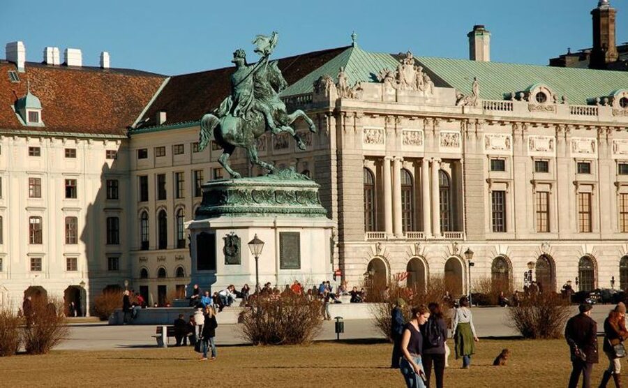 Vienna and Skip-the-Line Schönbrunn Palace Private Tour - A four-hour introduction to Vienna by private car