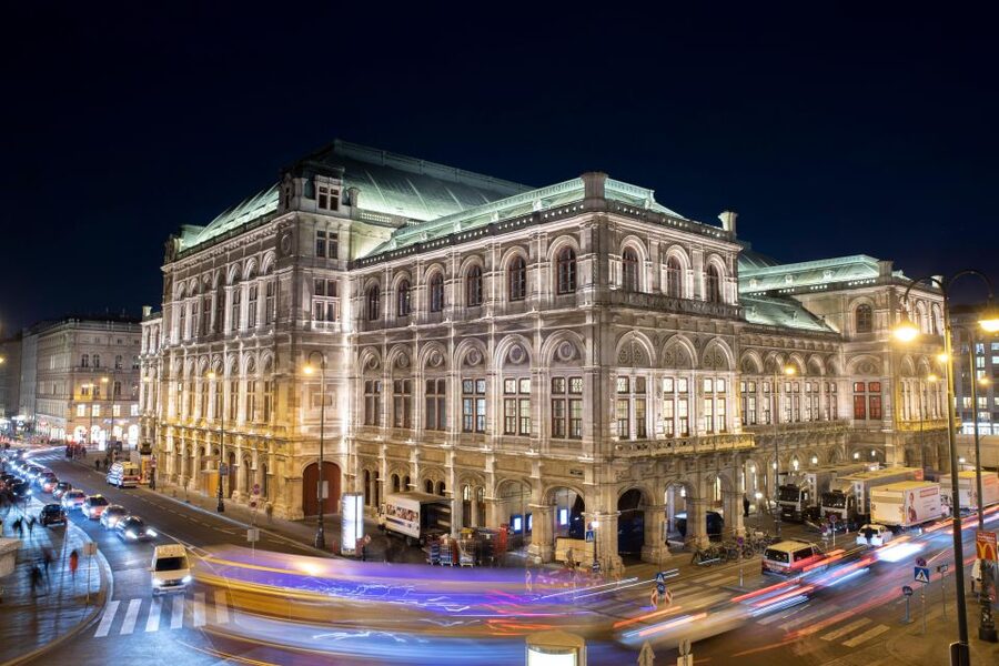 VIENNA AT NIGHT: Photo Tour of the Most Beautiful Buildings - Why the small group matters
