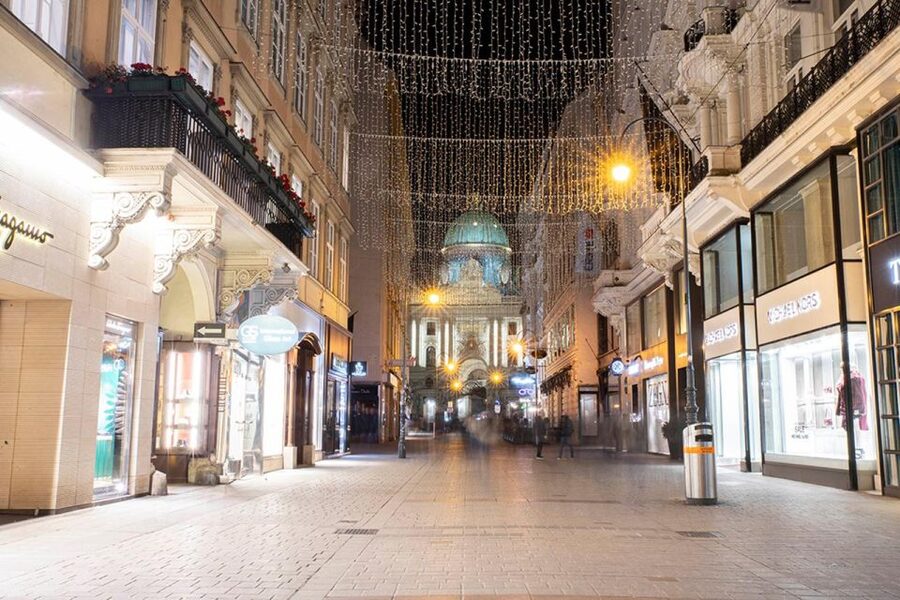 VIENNA AT NIGHT: Photo Tour of the Most Beautiful Buildings - Who should book this evening walk