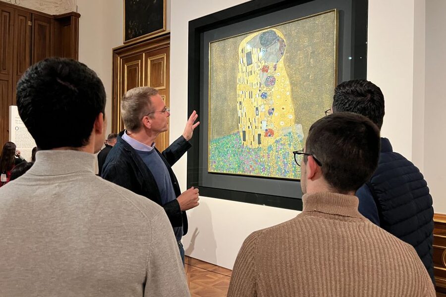 Vienna: Belvedere & The Best of Gustav Klimt Private Tour - Walking through Baroque gardens to the Upper Palace