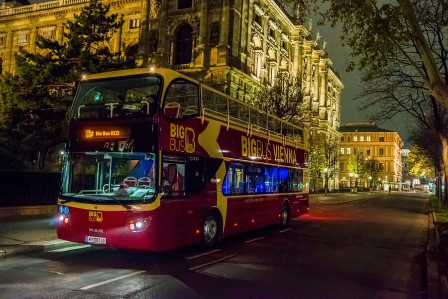 Vienna: Big Bus City Highlights Night Tour with Live Guide - Ring Street and the city center from moving seats
