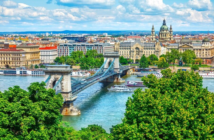 Vienna: Budapest Day Trip - Morning pickup and the ride through Hungary