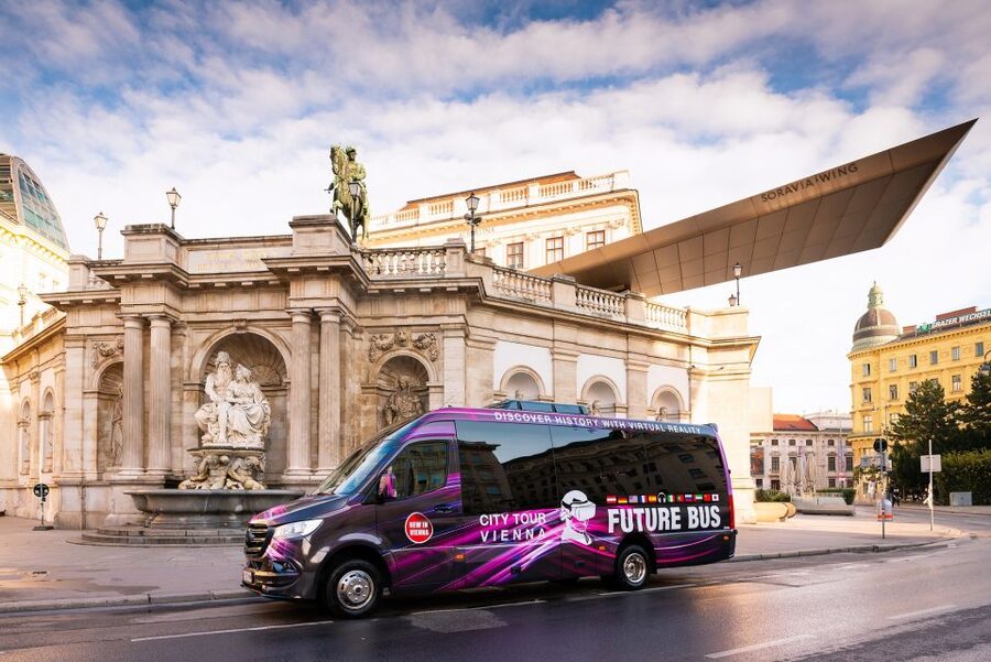 Vienna: Bus Tour with Virtual Reality Experience - City hall and the Burgtheater: the second historical pause