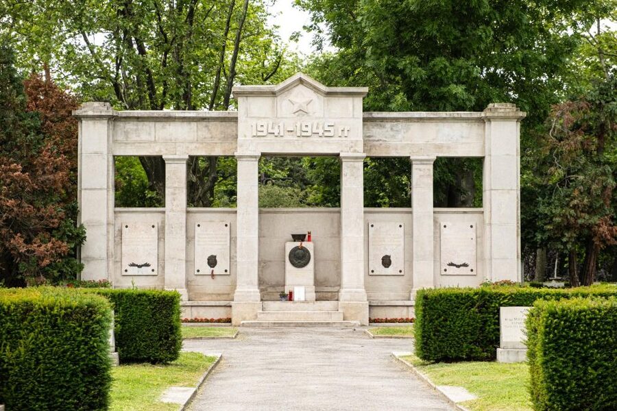 Vienna Central Cemetery Walking Tour with Transfers - Key points to know before you go