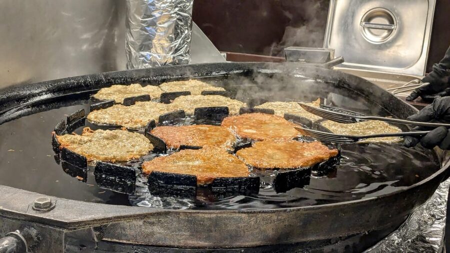 Vienna: Christmas Market Food and Drinks Tour - Glühwein, Punsch, and the art of warming up