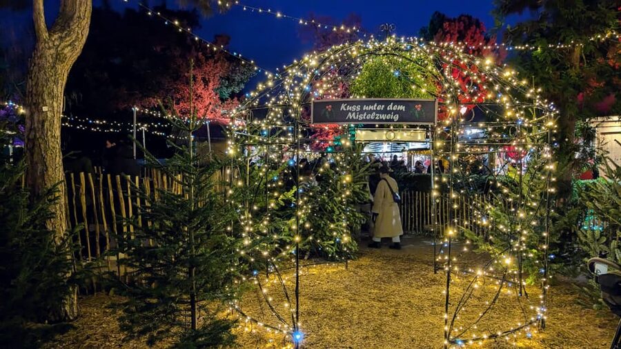 Vienna: Christmas Market Food and Drinks Tour - Practical tips for a warmer, better afternoon