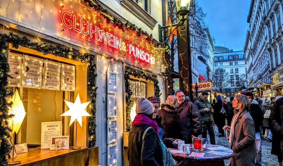 Vienna: Christmas Market Food and Drinks Tour - The food: Austrian comfort in small market portions