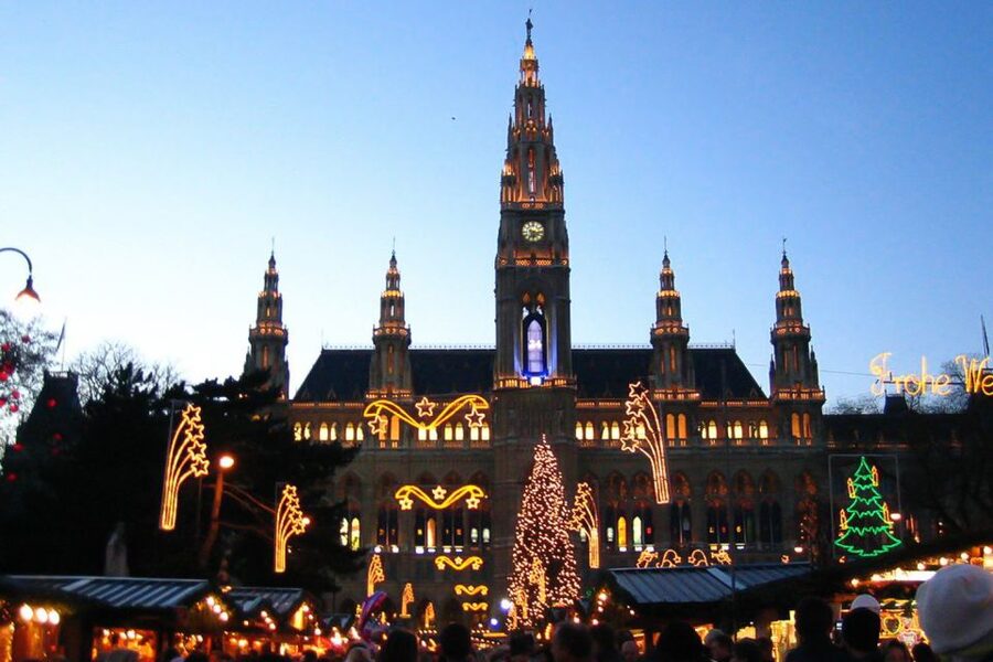 Vienna: Christmas Markets Tour - The food and drink: festive, but not dinner