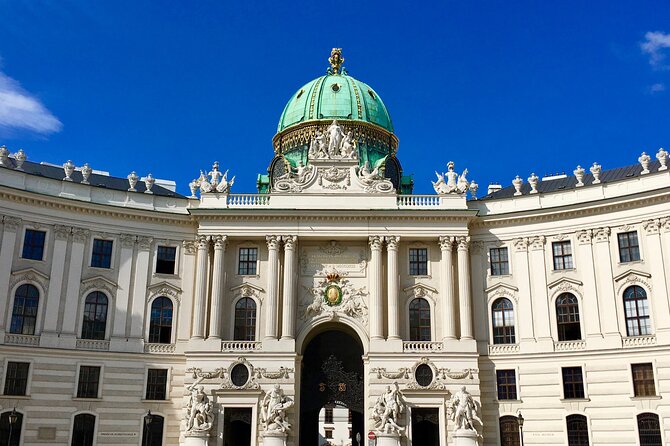 Vienna Christmas Tour - Rathausplatz and Vienna’s grandest Christmas setting
