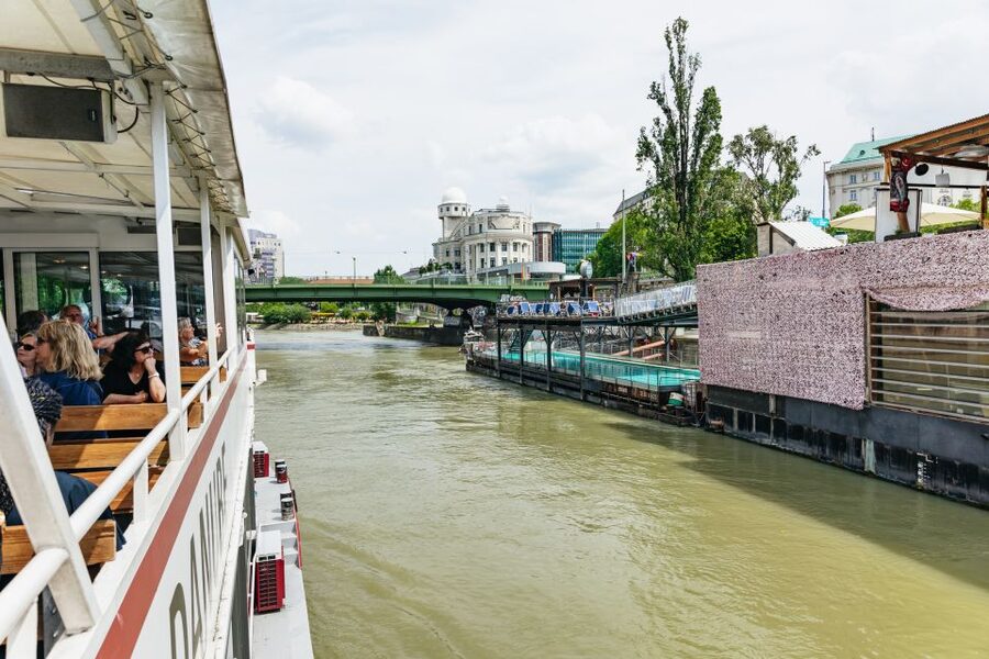 Vienna: City Cruise with Optional Lunch - Ringturm, Roßauer Kaserne, and Zaha Hadid House
