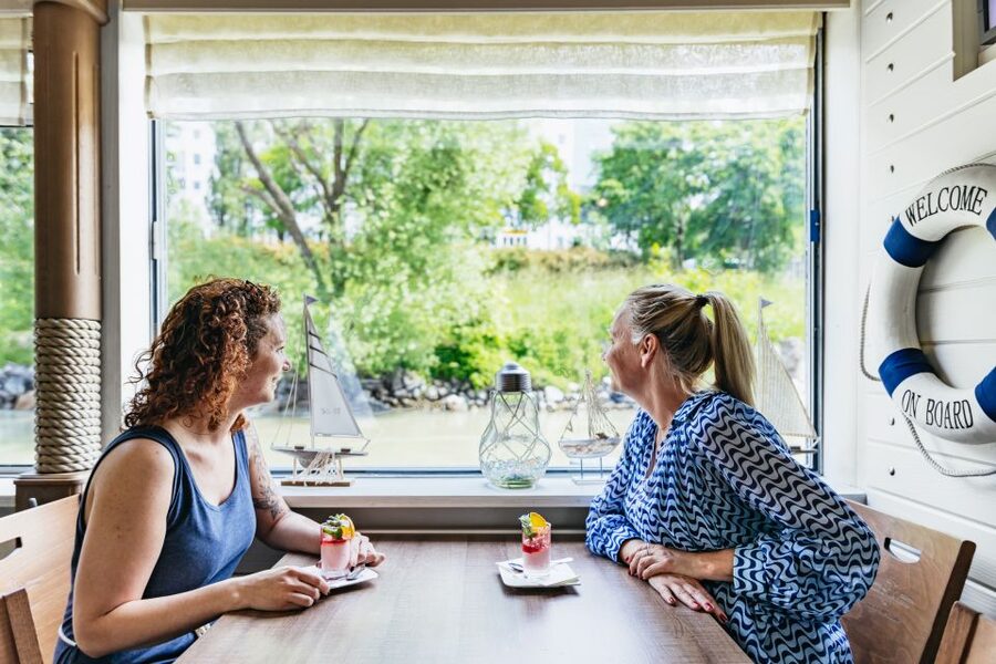 Vienna: City Cruise with Optional Lunch - Choosing between outdoor seats and the restaurant