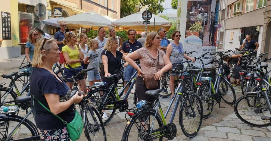Vienna: City Highlights Guided Bike Tour - Key points at a glance