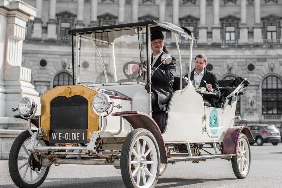 Vienna: City Sightseeing Tour in an Electro Vintage Car - Sparkling wine and the premium food option