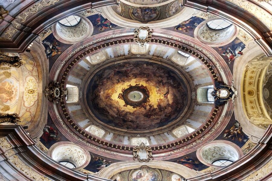 Vienna: Classic Ensemble Vienna in St. Peter's Church Ticket - Weather, clothing, and basic practical matters