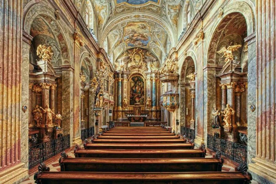 Vienna: Classical Concert in St. Anne's Church (Annakirche) - Choosing between pews and side chairs