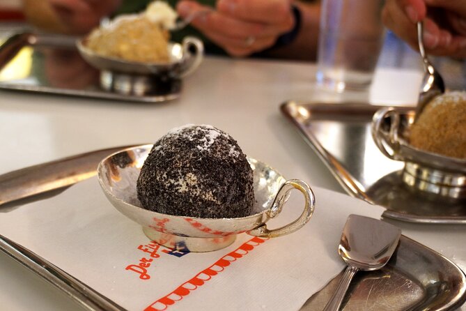 Vienna Coffee, Cake & Pastries Tour with Local Stories - Small group or private tour?