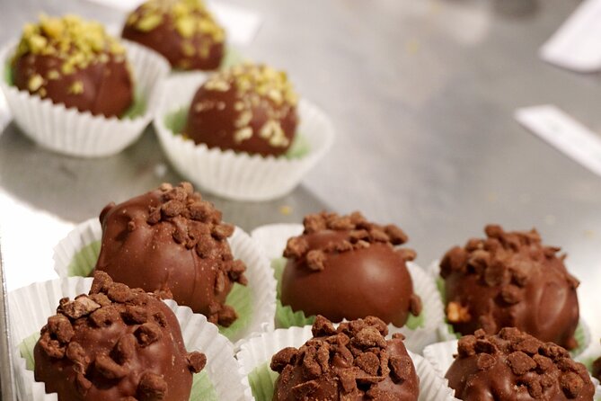 Vienna Coffee, Cake & Pastries Tour with Local Stories - Reumannplatz: start with a local bakery