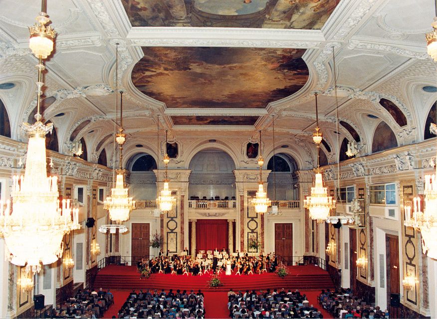 Vienna: Concert Tickets for Vienna Hofburg Orchestra - The orchestra, singers, and ballet dancers