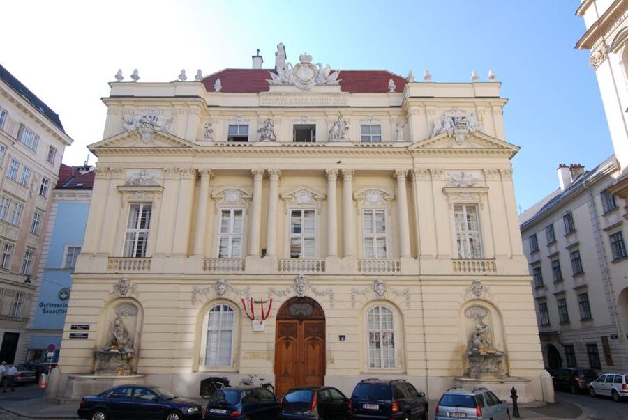 Vienna: Courtyards & Hidden Places Walking Tour - Mozart’s final residence and the facts behind the legend