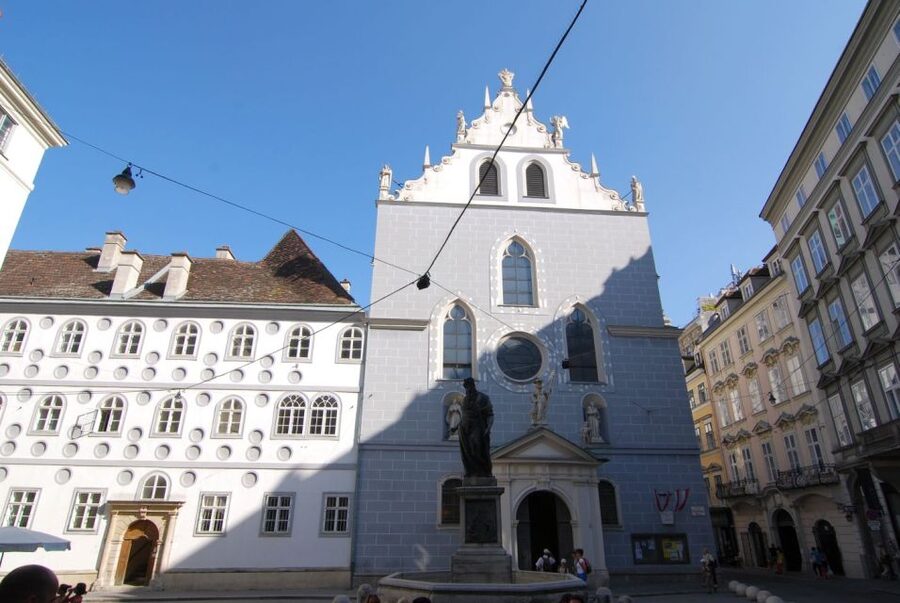 Vienna: Courtyards & Hidden Places Walking Tour - Franciscan Church, monastery, and Viennese food