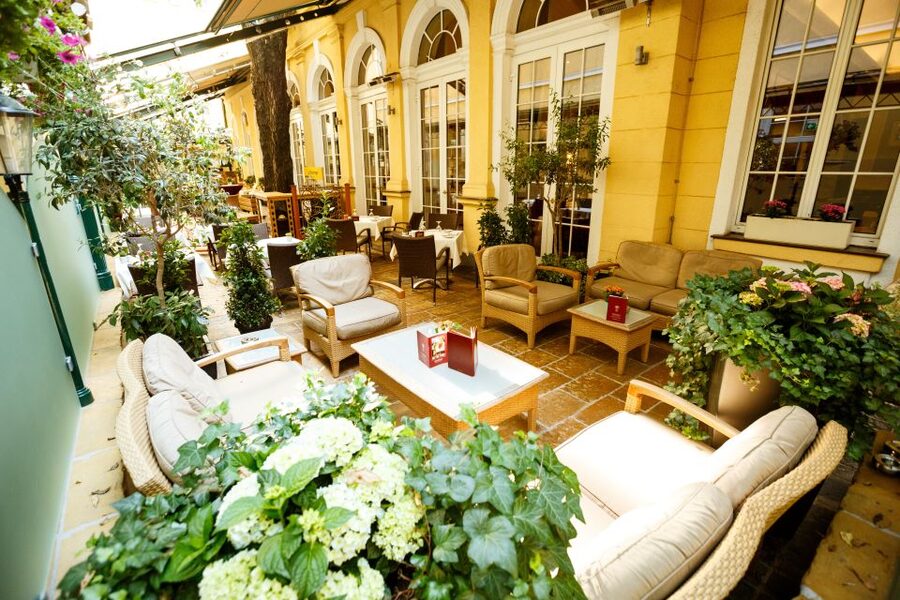 Vienna: Culinary Experience at Restaurant Stefanie - Course three: Viennese schnitzel with potato salad