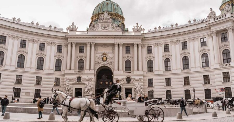 Vienna: Culinary Horse-Drawn Carriage Experience - What you eat and drink during the ride
