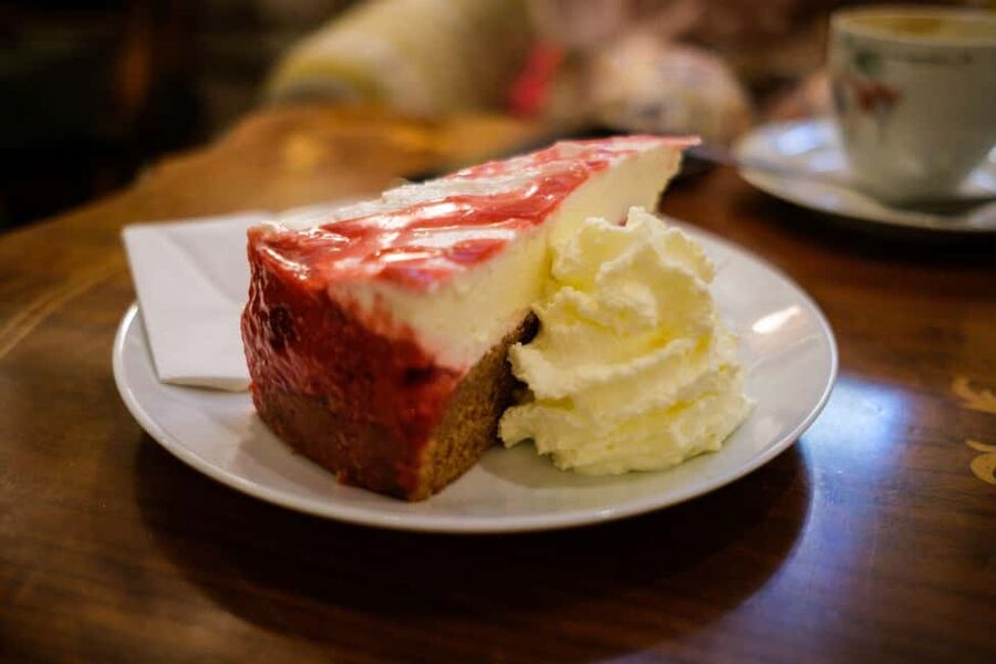 Vienna: Dessert Tour with Pastries, Cakes & Hidden Cafes - Naschmarkt and the savory pause