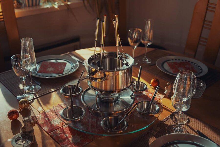 Vienna: Food tasting tour in Hidden Gems (Small Groups) - How much food and drink should you expect?
