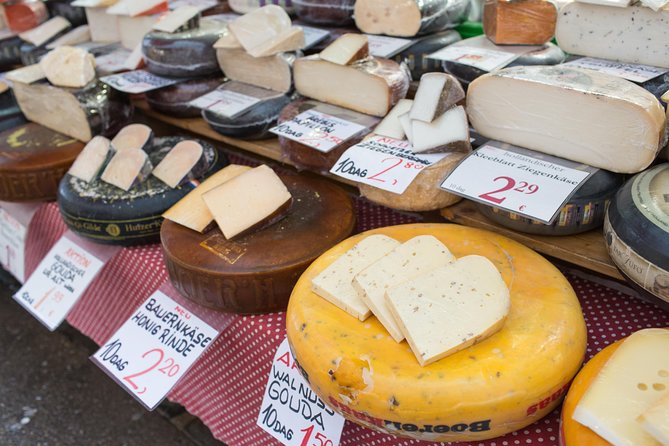 Vienna for Food Lovers: Cafés, Markets & Austrian Cuisine - Stephansplatz: a landmark before breakfast really begins