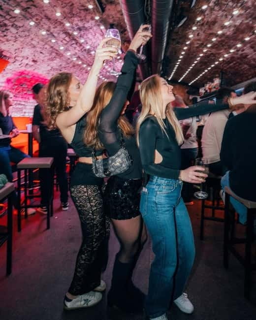 Vienna: Guided Pub Crawl with Club Entry - Ra’mien Bar and the final club finish