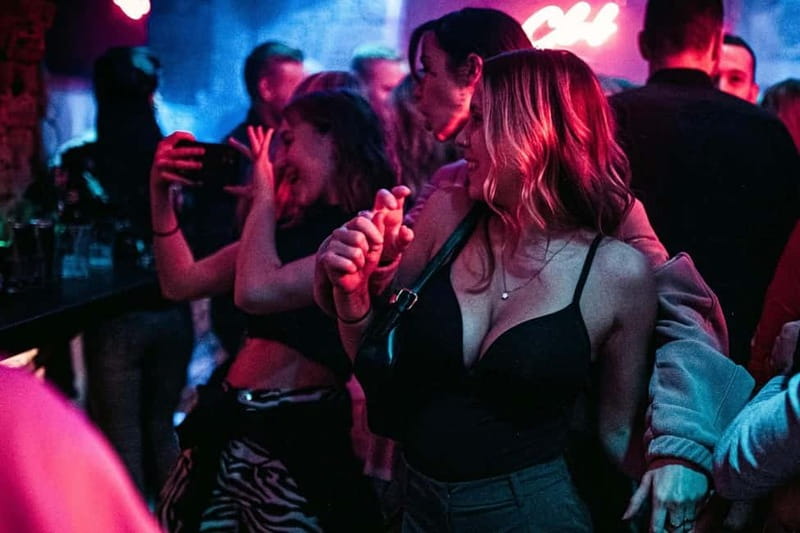 Vienna: Guided Pub Crawl with Club Entry - Who will enjoy this Vienna pub crawl?